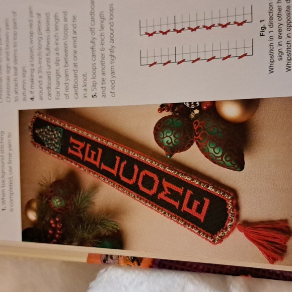 Happy Holidays in plastic canvas - Picture 10 of 16